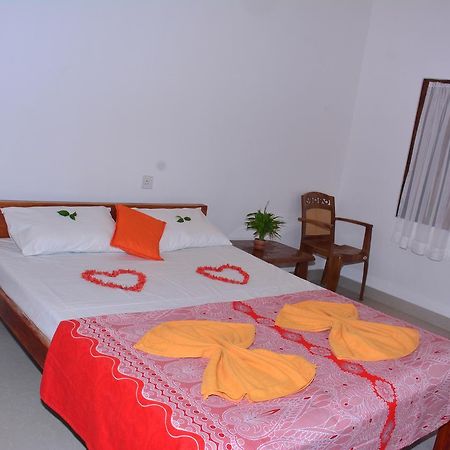 Pleasant Park Holiday Inn Trincomalee Exterior photo